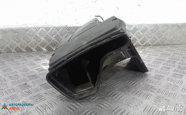 Корпус воздушного фильтра Mercedes-Benz C-Класс