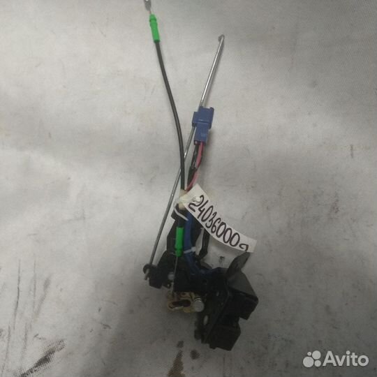 Замок двери багажника Toyota Corolla (E120/E130)