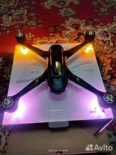 Квадрокоптер hubsan h501s
