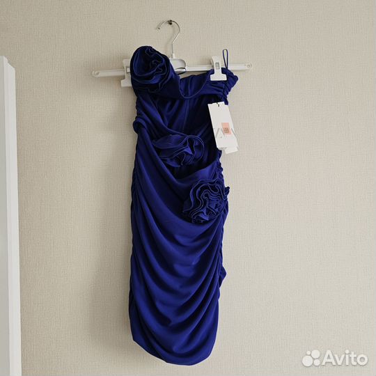 Платье Zara, новое, с розами, 40 р
