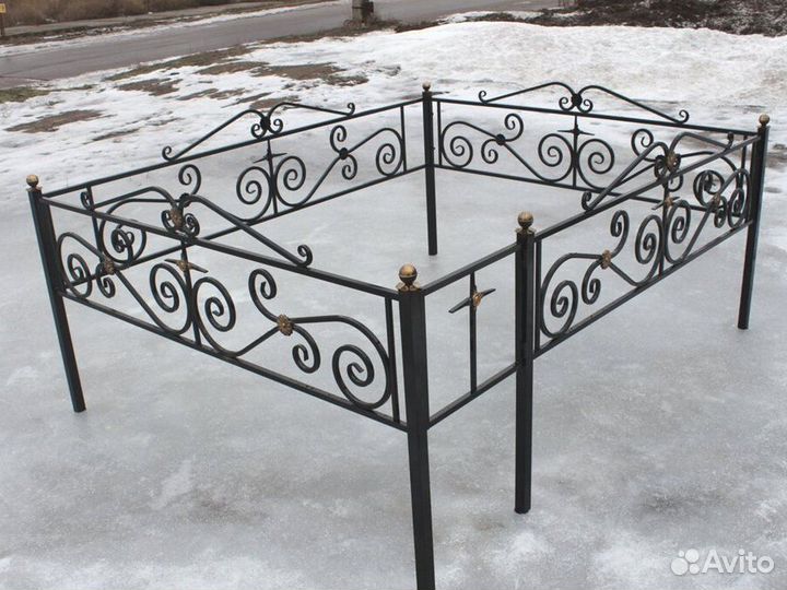 Кованые ограждения для кладбища