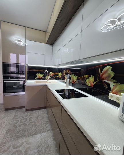 Кухня новая угловая