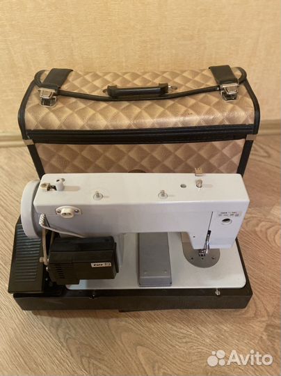 Швейная машина бытовая