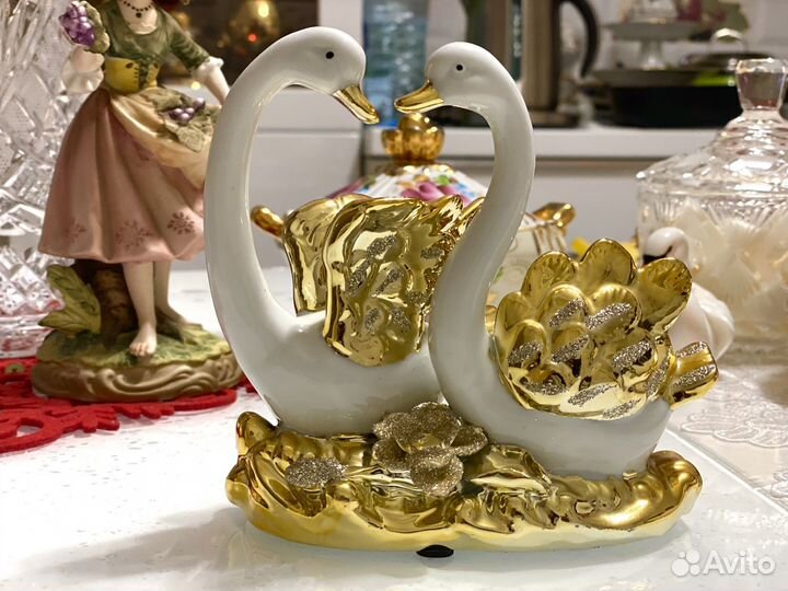 Статуэтка Белые Лебеди с золотом фарфор
