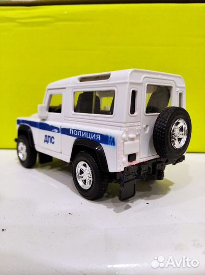 Моделька land rover defender 1:43
