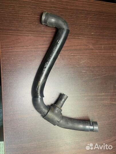 Патрубок системы охлаждения на Mercedes-Benz E500