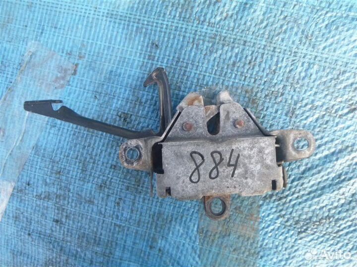 Замок капота Isuzu Bighorn UBS73GW 4JX1 1998