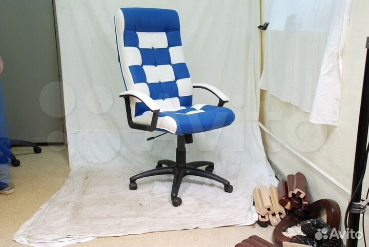 Офисное кресло
