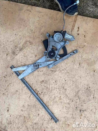 Стеклоподьемник передний правый Aveo t250