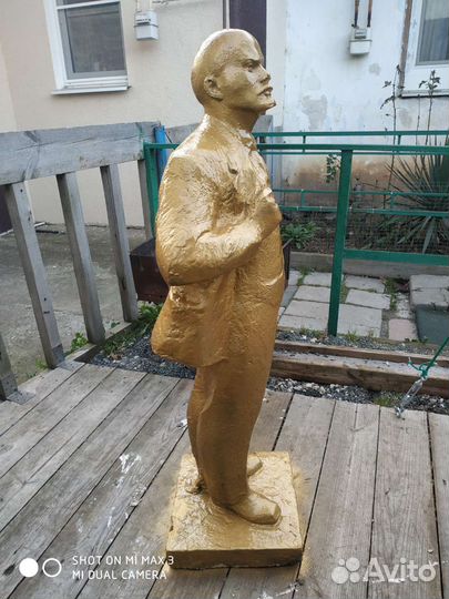 Ростовая фигура В. И. Ленина