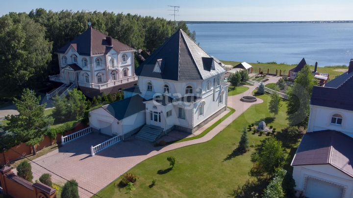 Коттедж 420 м² на участке 21 сот.