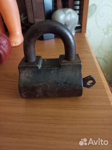 Навесной замок старинный