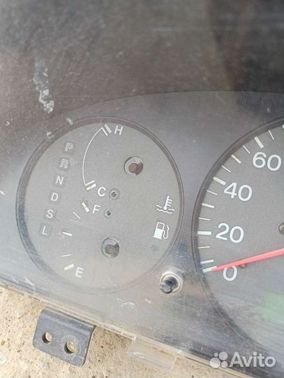 Щиток приборов Mazda Familia