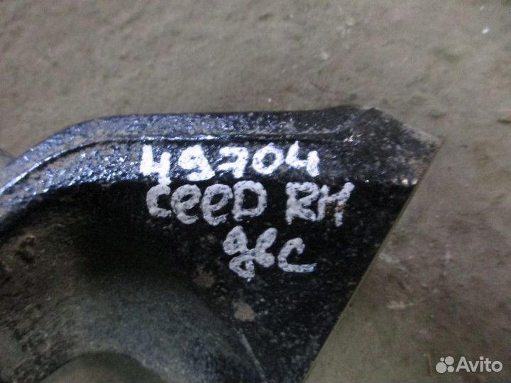 Кронштейн двигателя правый Kia Ceed 2012-2018 (218