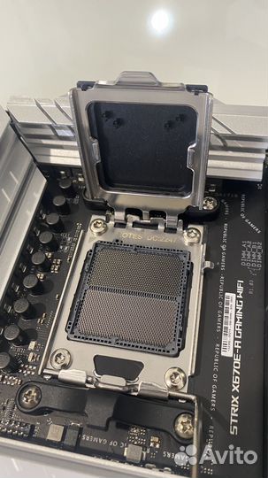 Материнская asus ROG strix X670E-A gaming wifi