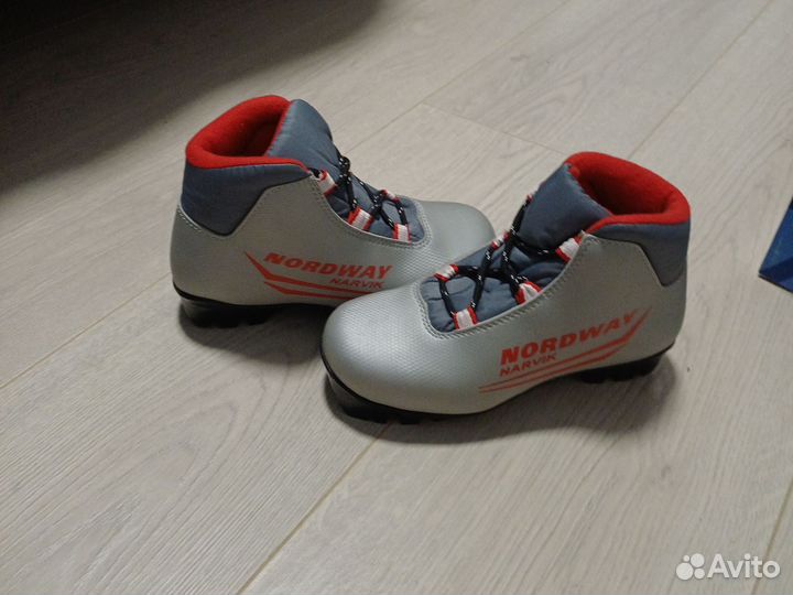 Лыжные ботинки