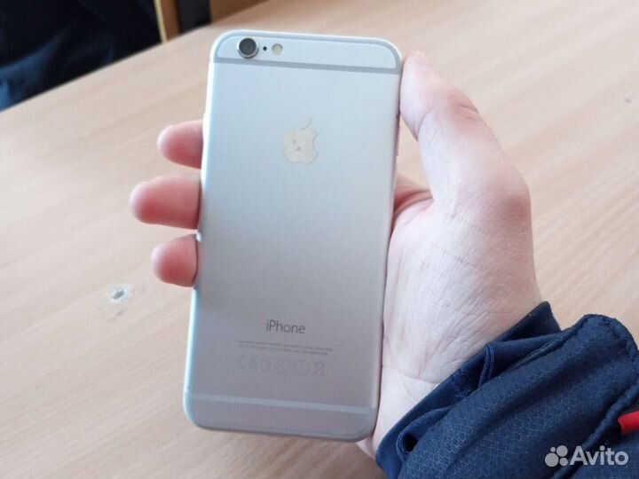 Продам айфон 6 на запчасти не работает плата