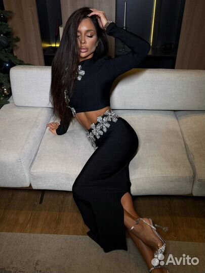 Новый вечерний костюм из бандажа с камнями