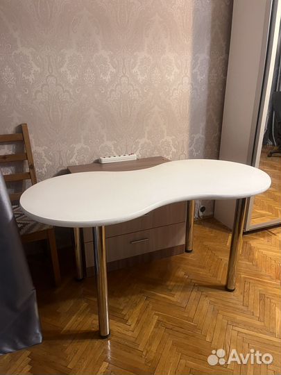 Письменный стол белый