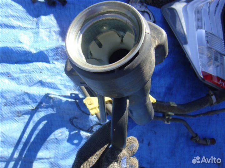 Горловина топливного бака Toyota Prius ZVW30