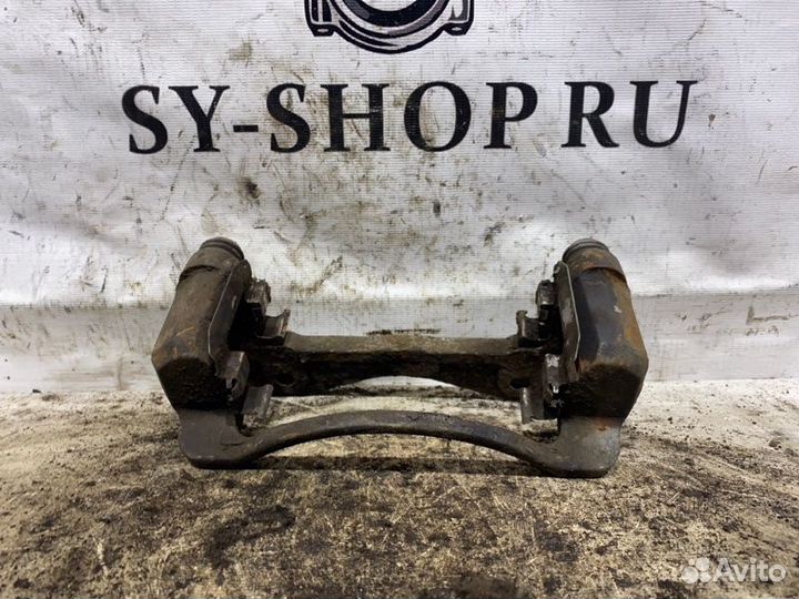 Скоба суппорта передняя Ssangyong Rexton 1 D27DT