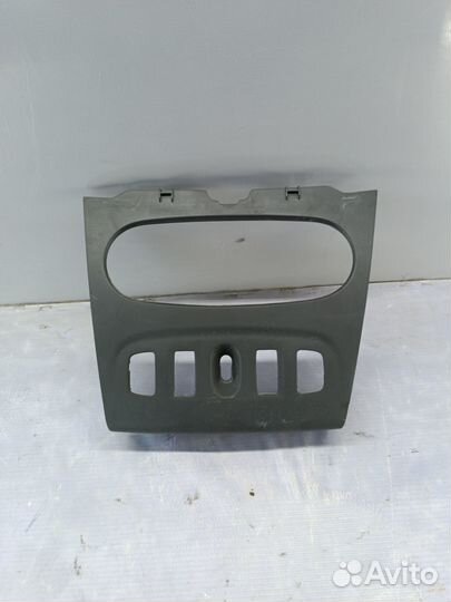 Накладка центральной консоли Renault Logan 2