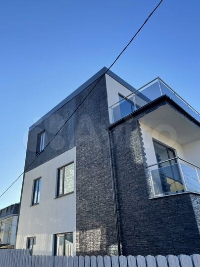 Дом 186 м² на участке 2,5 сот.