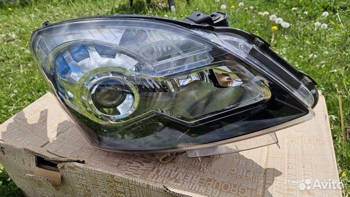 Renault Koleos 1 2008-2011 год фара правая ксенон