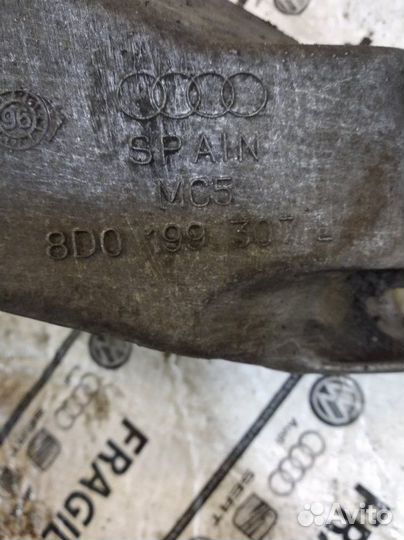 Кронштейн двигателя левый Audi A4 B5 1.8T AEB