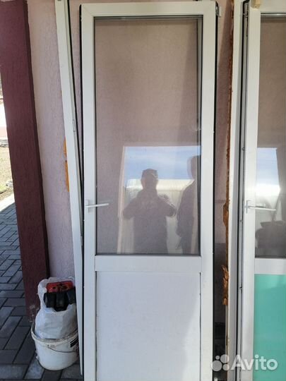 Двери пластиковые бу. 2 шт. 75х205 по коробке