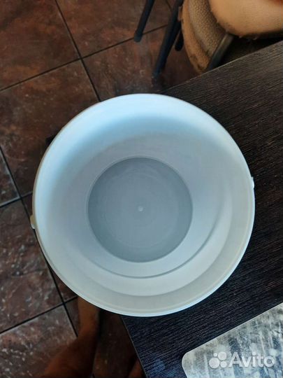 Ведро пластиковое с крышкой 1 л