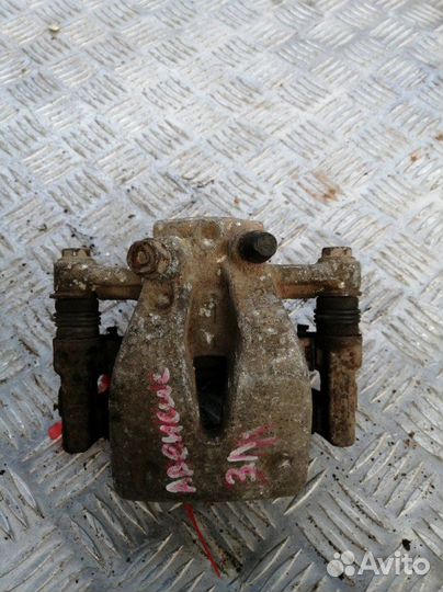 Суппорт задний левый Toyota Avensis AZT250L 1.8