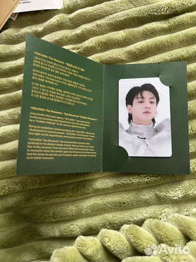 Карточки Чонгука BTS с выставки Golden в Сеуле