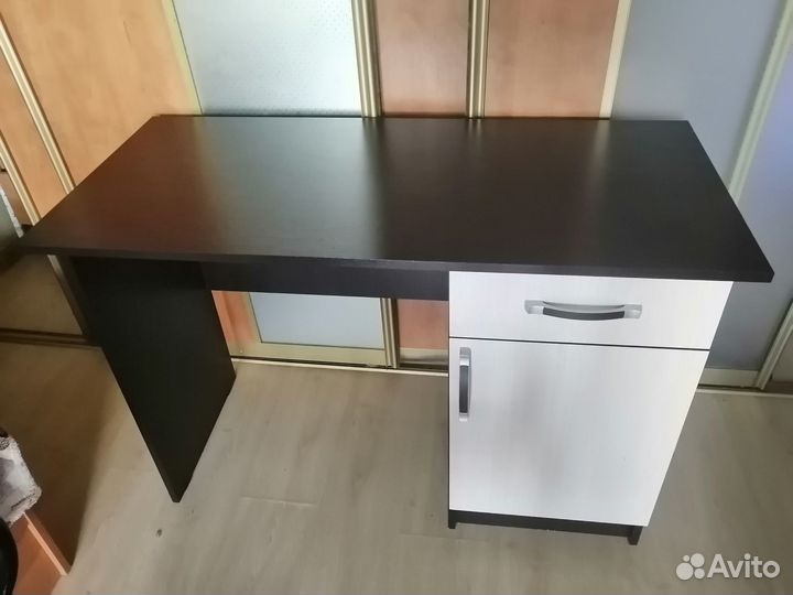 Продам письменный стол