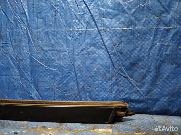 Направляющая стекла задняя левая Renault Logan 2