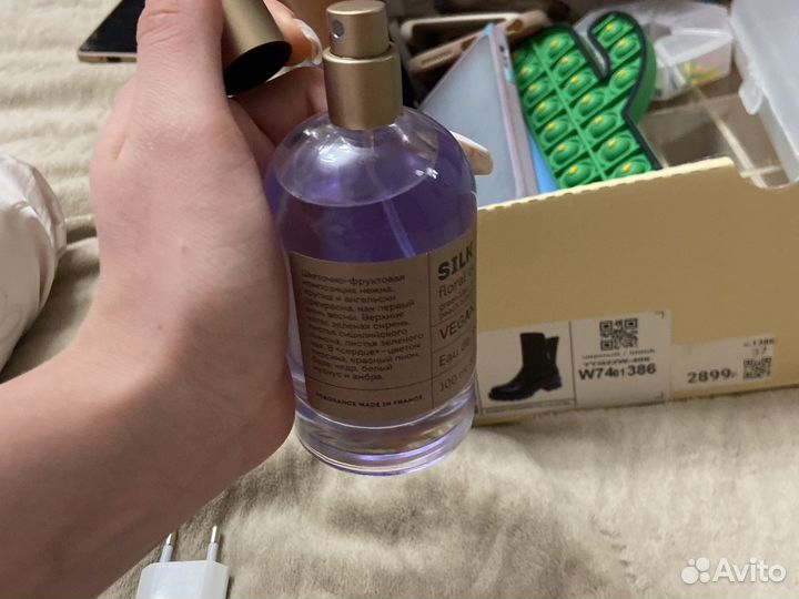 Туалетная вода с запахом цветов,свежости