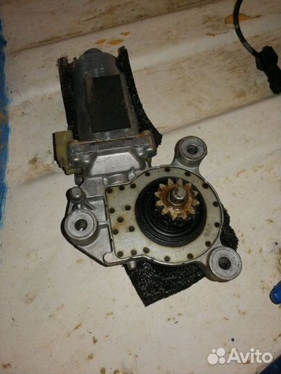 Мотор стеклоподъемника передний Volvo 850 седан