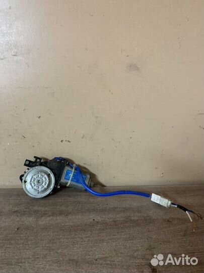 Моторчик стеклоподъемника Матрикс правый