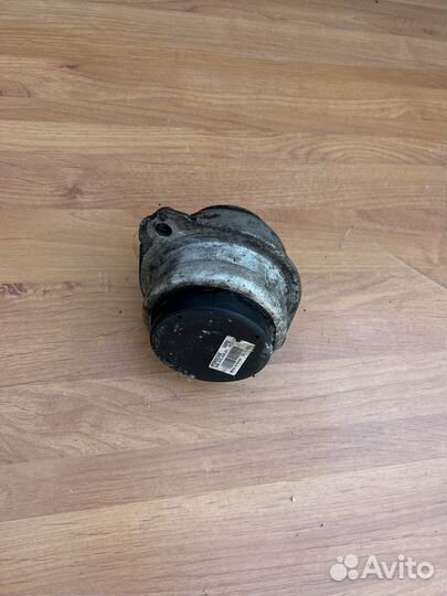 Опора двигателя Porsche 955/957