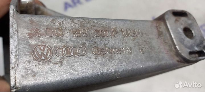 Кронштейн двигателя левый Skoda Superb 1 1.8