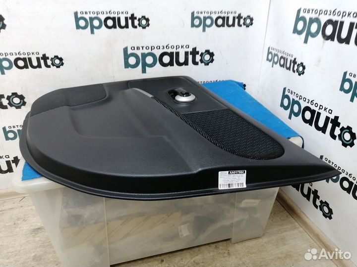 Обшивка двери задняя правая 82922-1U600 Nissan