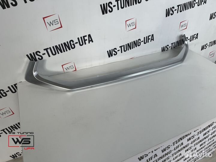 Молдинг решетки радиатора Lexus LX570 новый T747