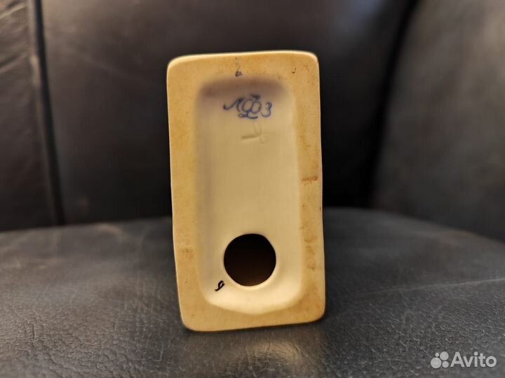 Фарфоровая фигурка,девушка с прической,ссср,лфз,18