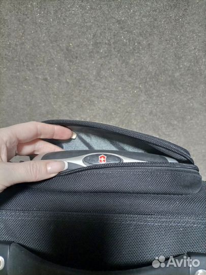 Чемодан -портплед на колесах Victorinox оригинал