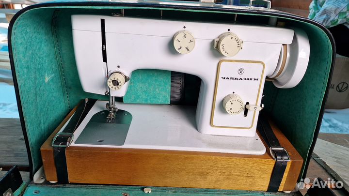 Машинка швейная Чайка 142м