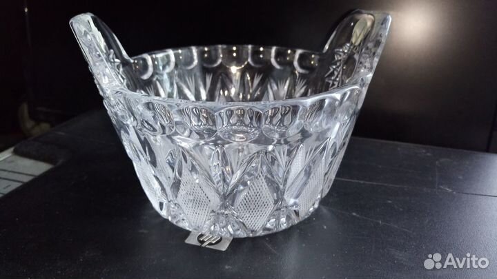 Вазы конфетницы и хрустальный рог