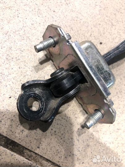 Ограничитель двери передний правый Subaru Impreza