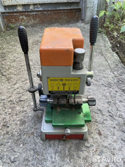 Вертикальный копировально-фрезерный станок