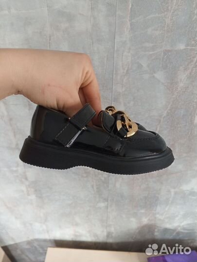 Продам туфли на девочку 25р