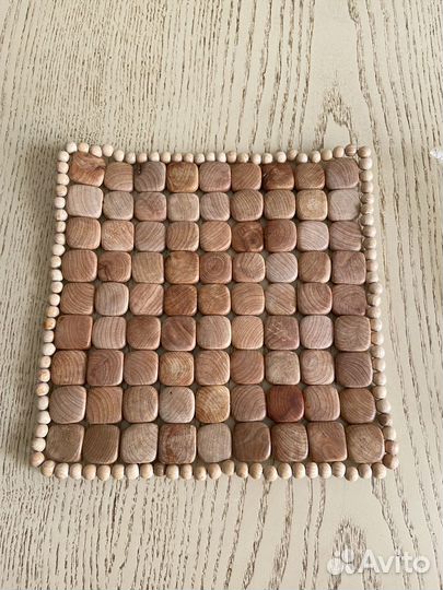 Подставка под горячее из можжевельника